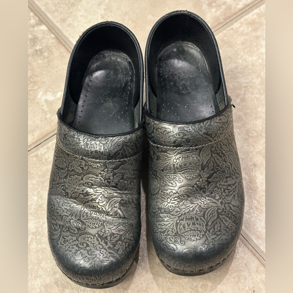 Dansko Professional Pewter Vineyard sz 40 clogs